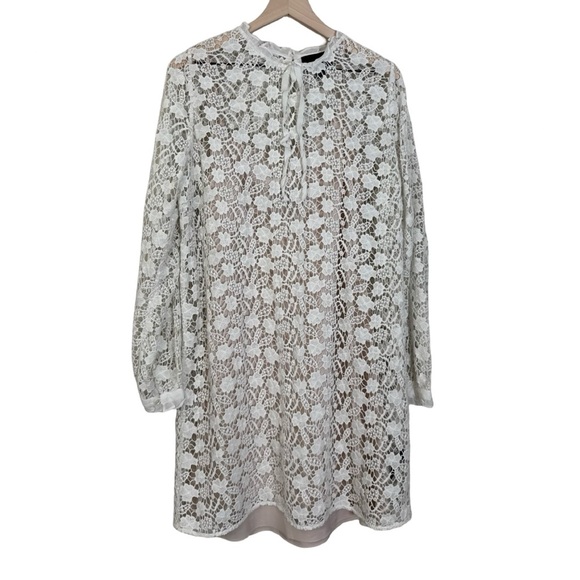 Needle & Thread Crochet Lace Dress Size 8
White Blush Pink Bridal Wedding - Picture 5 of 16